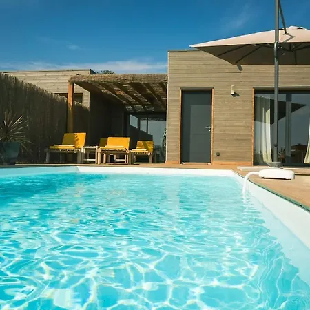 Private Pool And Waterfront 别墅