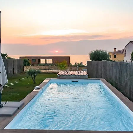 Villa Private Pool And Waterfront *