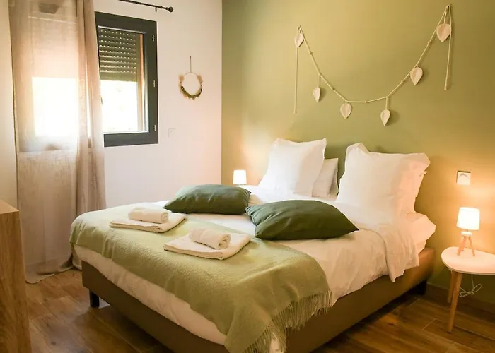 Private Pool And Waterfront * Linguizzetta